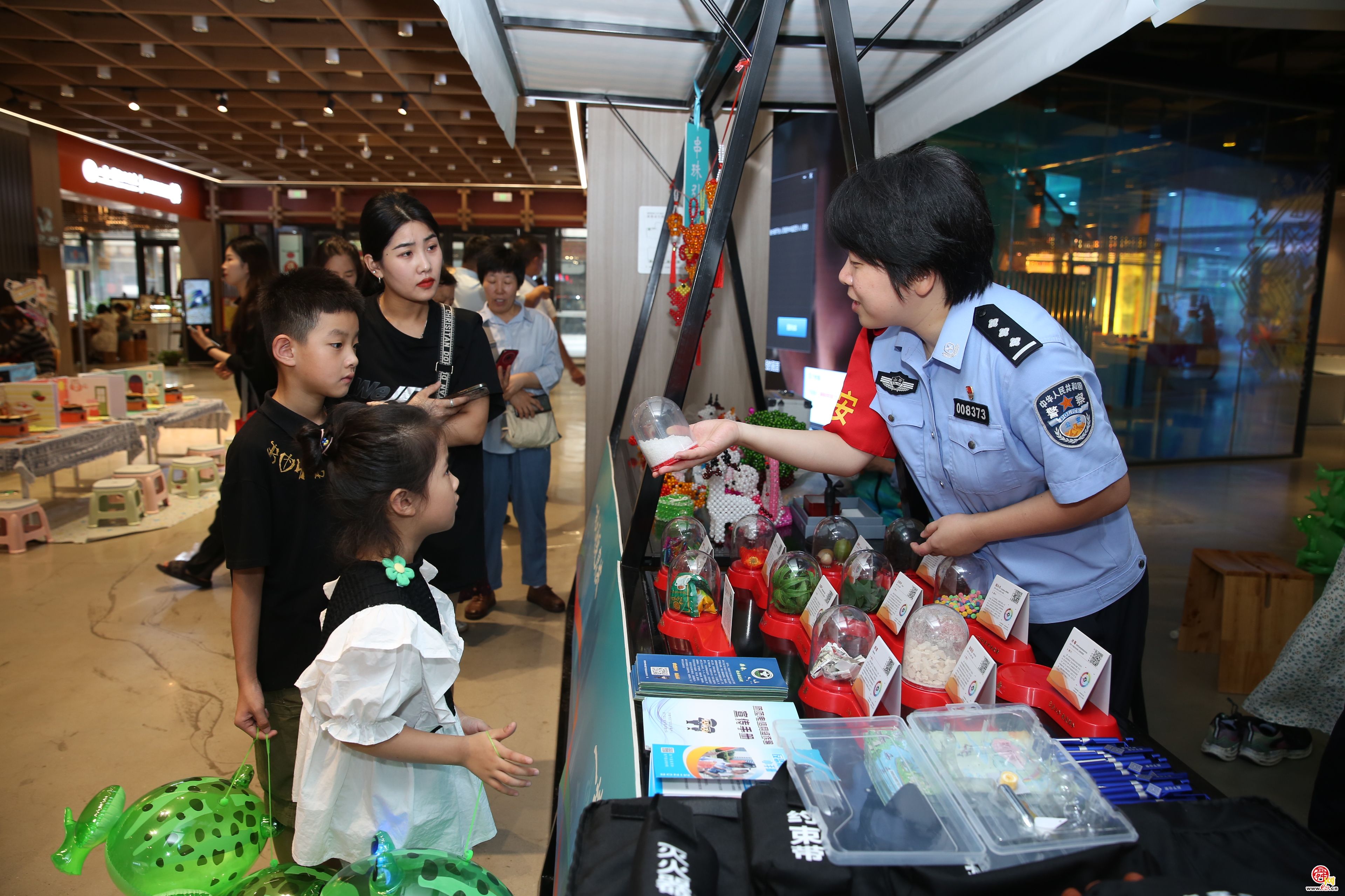 传递友爱 共护文明 济南市一城大爱暖泉城·爱心集市开市